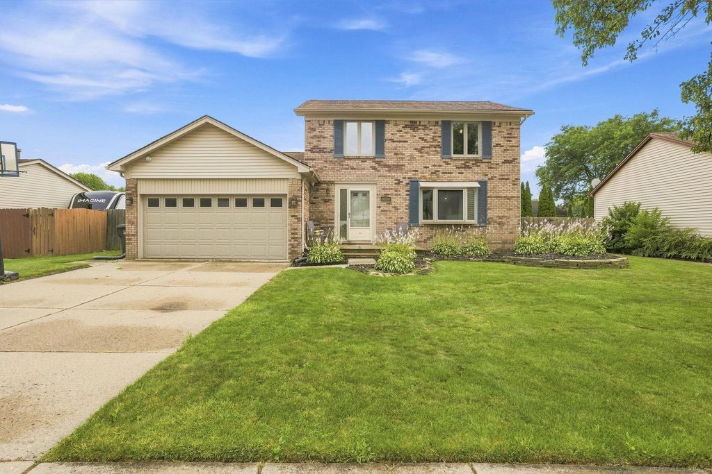 28780 Bingham Dr, Chesterfield township