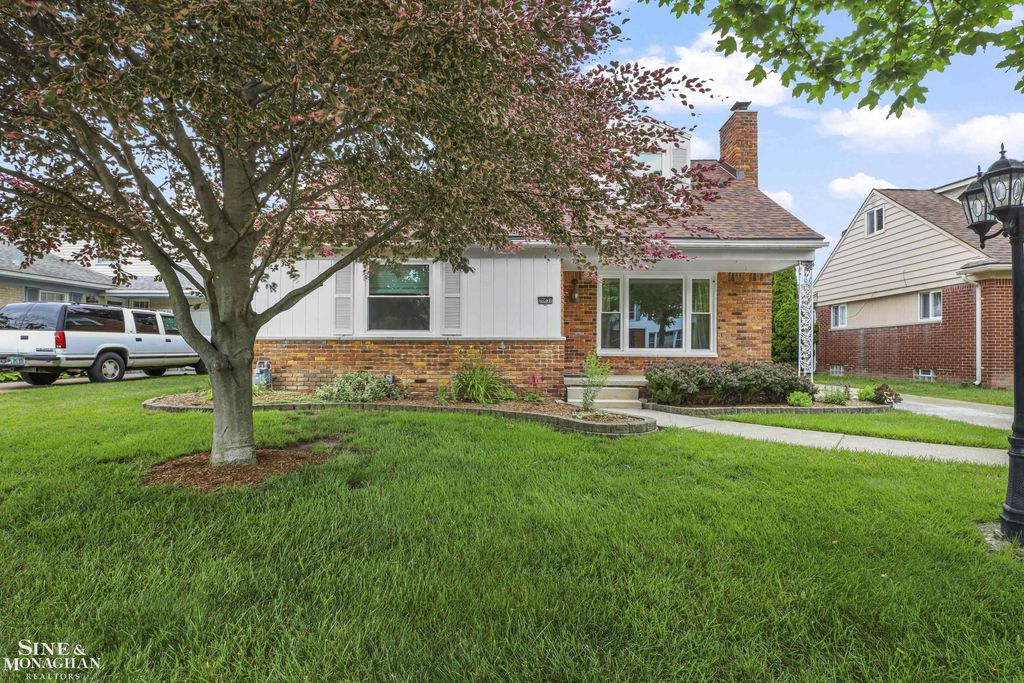 20631 Wedgewood Dr, Grosse Pointe Woods city