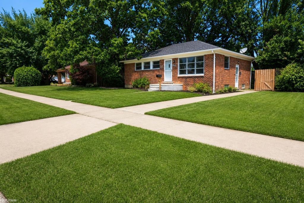 17225 Bell Ave, Eastpointe city