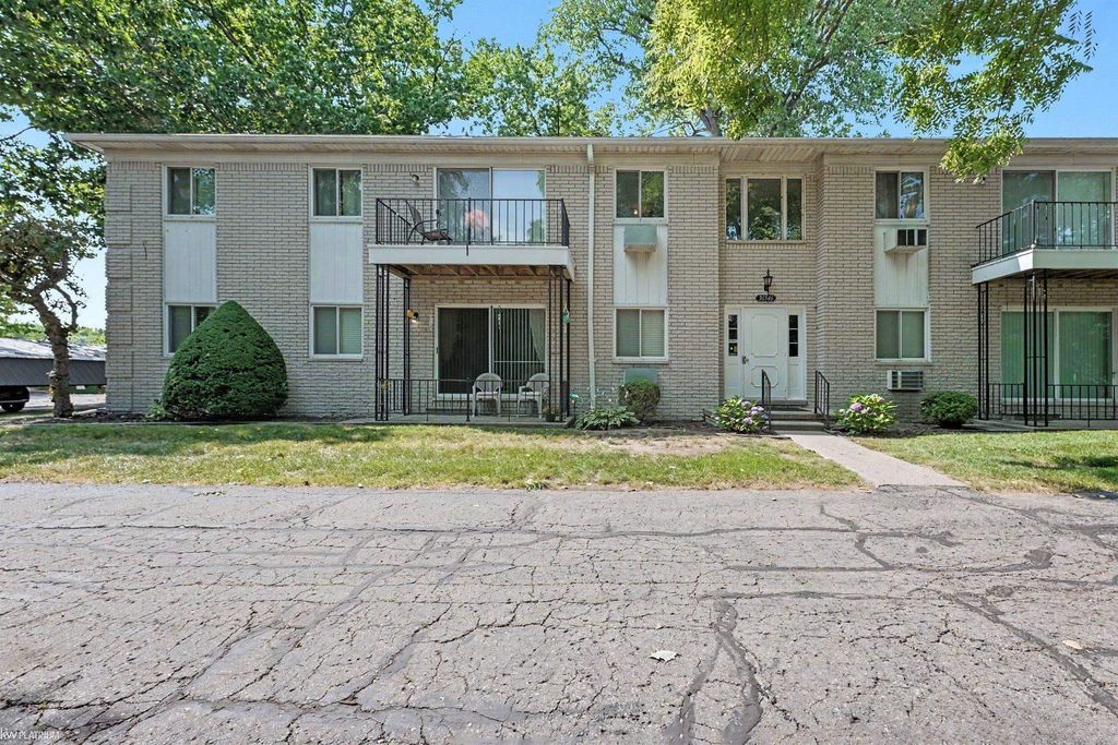 36546 Union Lake Rd, Harrison Twp