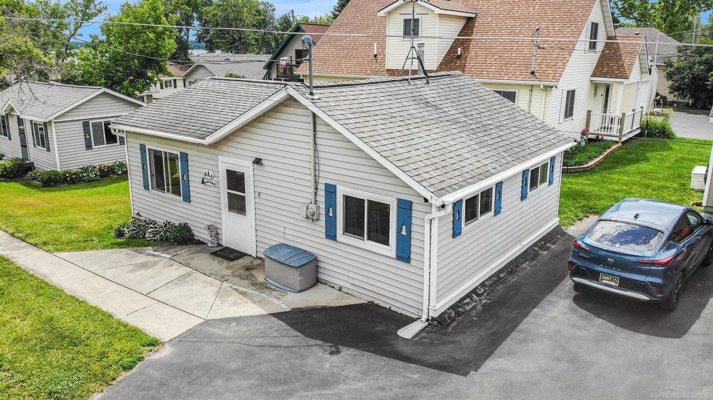 6366 W Houghton Lake Dr, Roscommon village