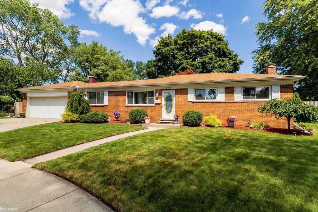 25862 Gunston Ave, Warren city