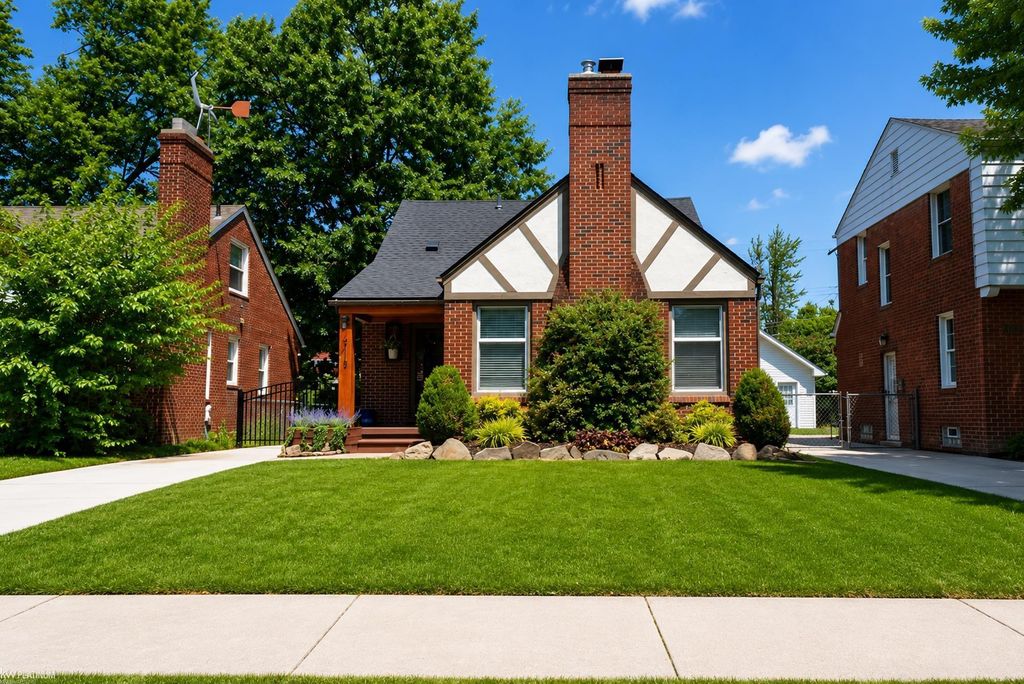 2118 Lennon St, Grosse Pointe Woods city
