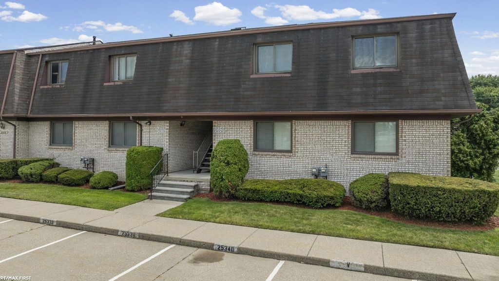 25340 Quarter Deck St, Harrison Twp