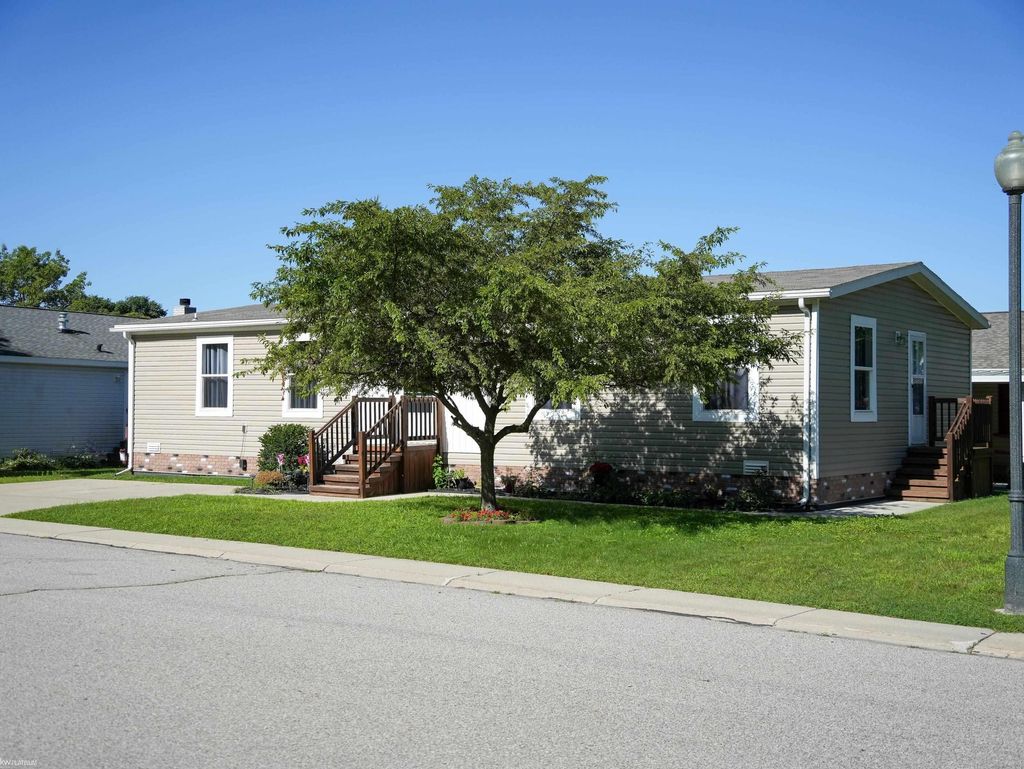578 Twin Lake Dr, Kimball township