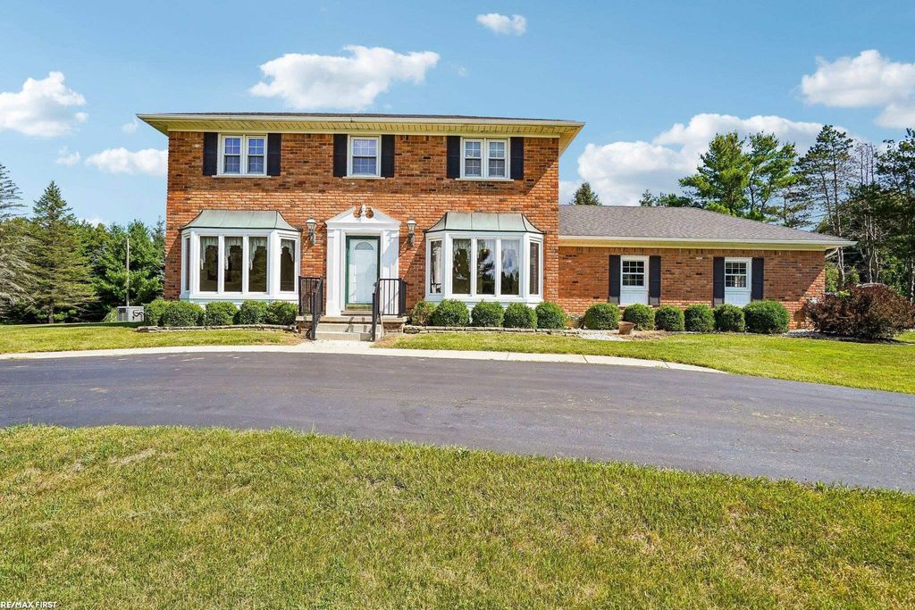 1405 Mckail Rd, Leonard village
