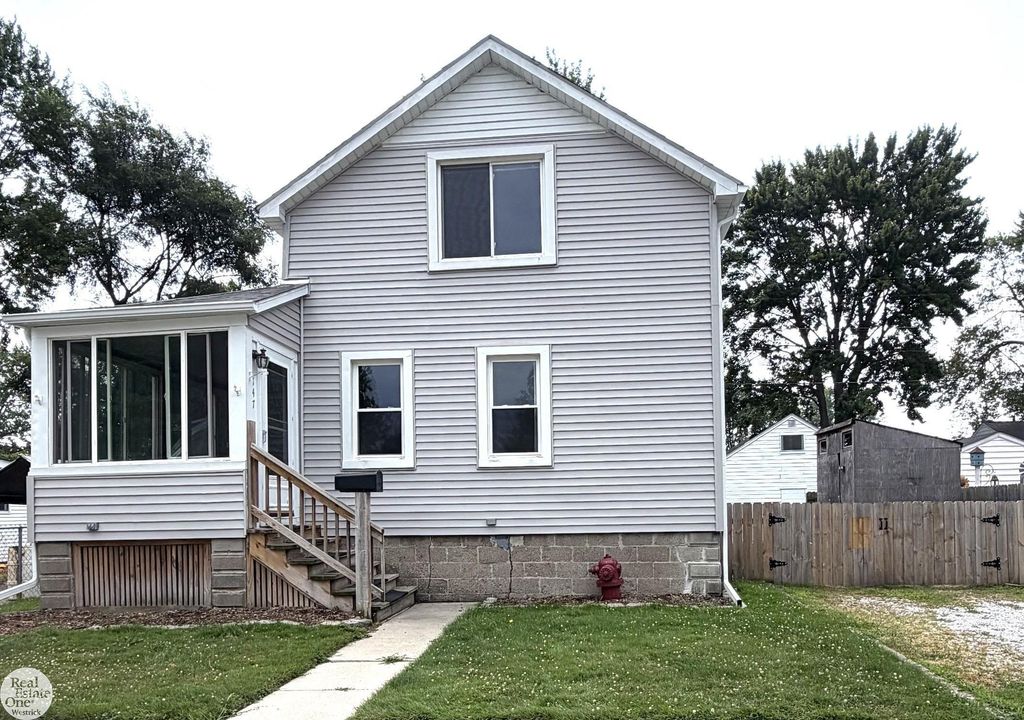 147 Robertson St, Marine City city