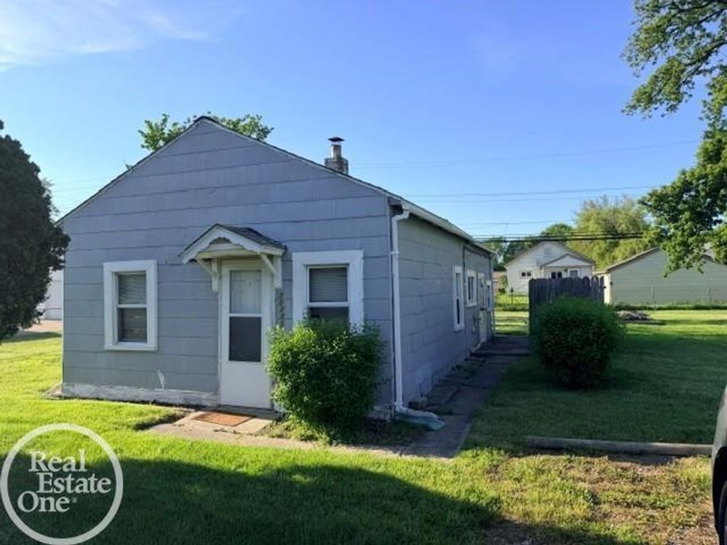 20735 Webster St, Clinton charter township