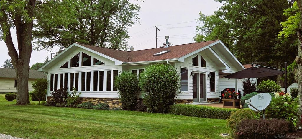 7391 Elm St, Lexington village