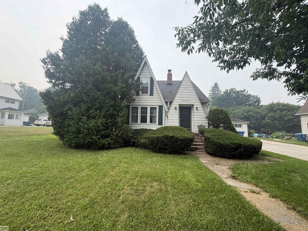 6032 Fox St, Mayville