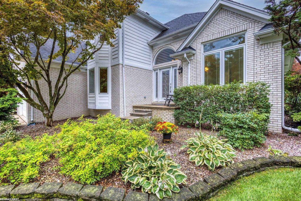 51205 Christine Ct, Shelby charter township