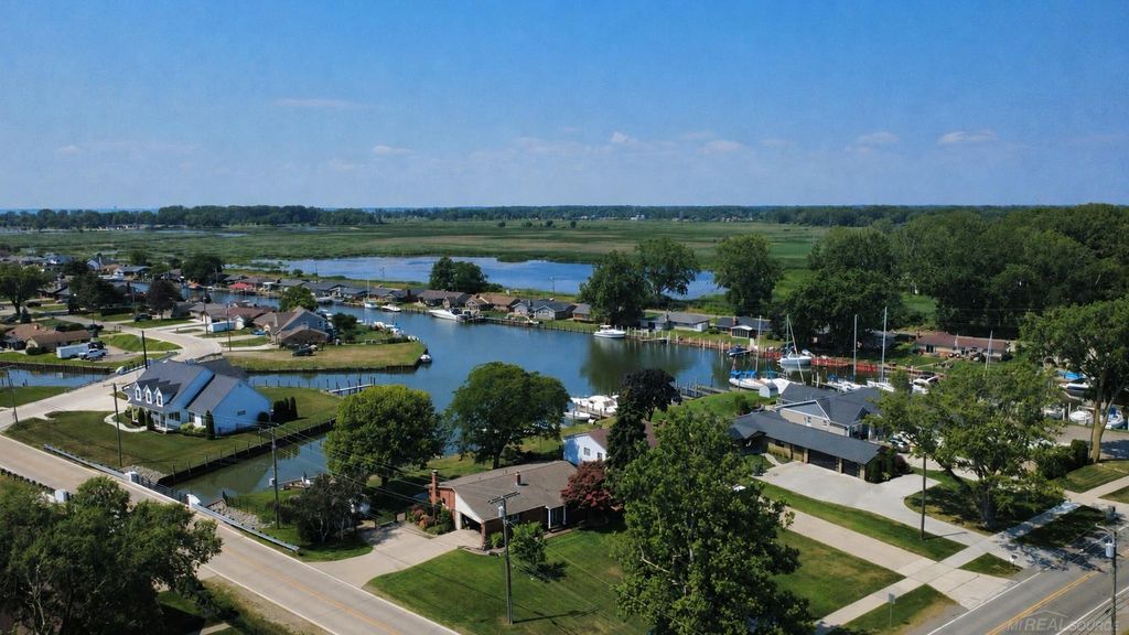 32160 S River Rd, Harrison charter township