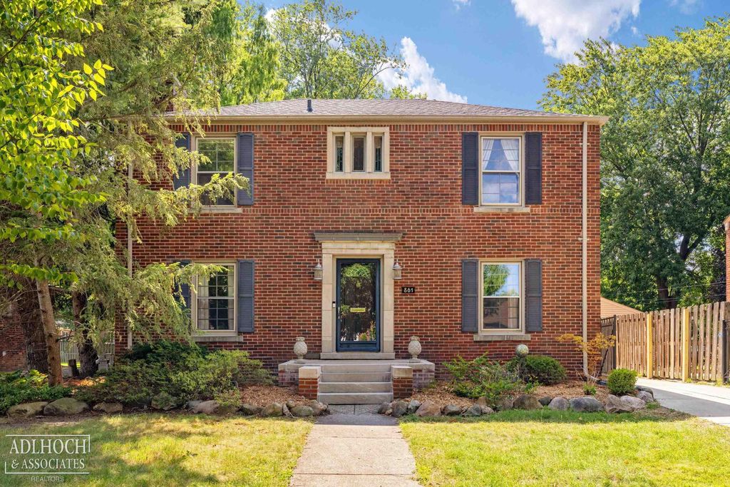 861 Lincoln Rd, Grosse Pointe city