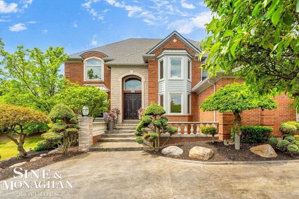 1289 Creek Pointe Dr, Rochester city