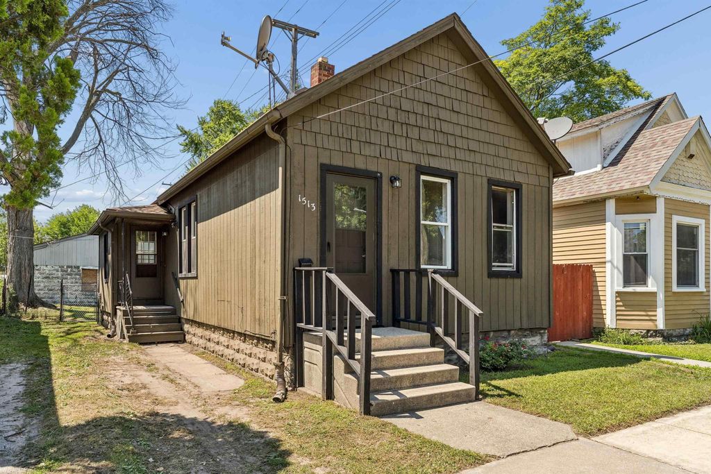 1513 9th St, Port Huron city