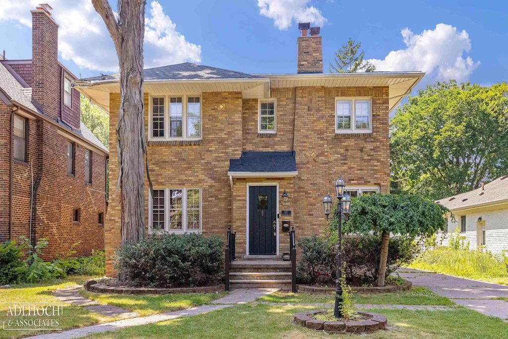 627 Washington Rd, Grosse Pointe city