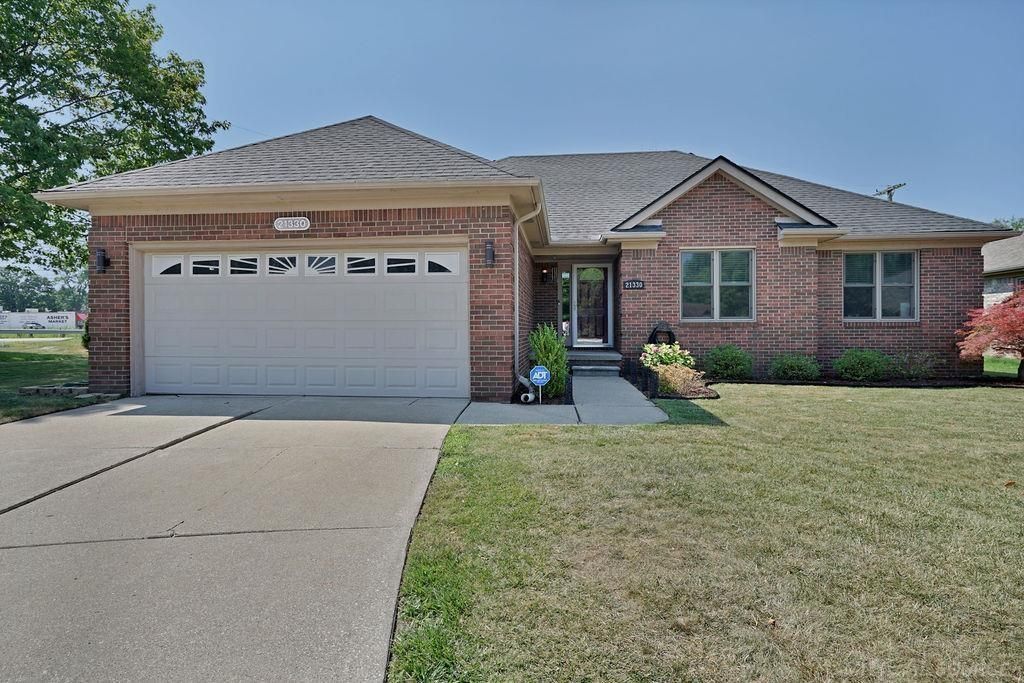 21330 Parkplace Ln, Clinton charter township