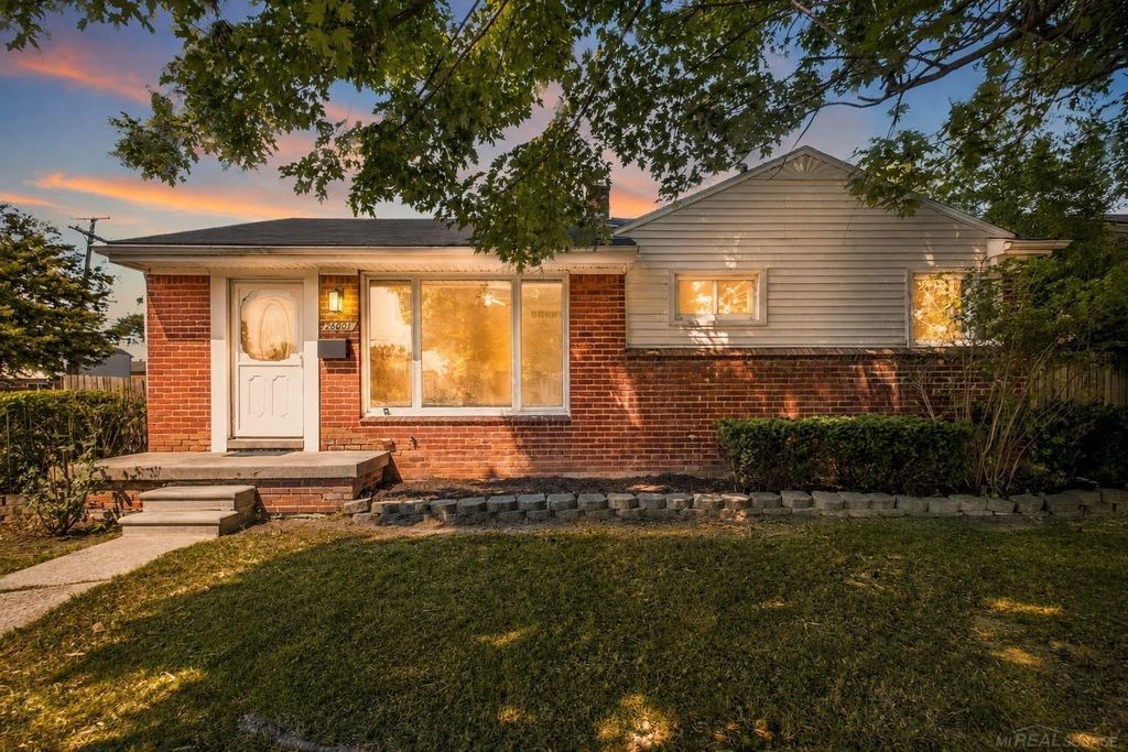 26001 Fernwood St, Roseville city