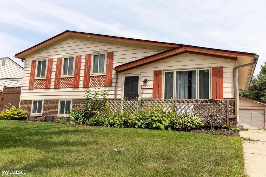49234 Michelle Ann Dr, Chesterfield township