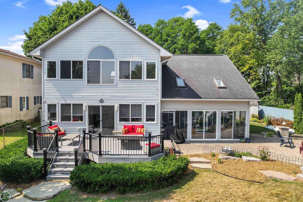 695 King Cir, Orion charter township