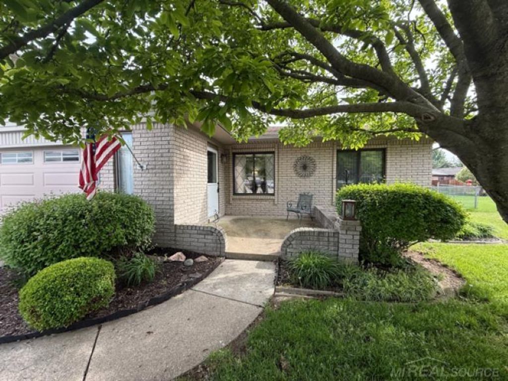 15746 Nader Ct, Clinton charter township