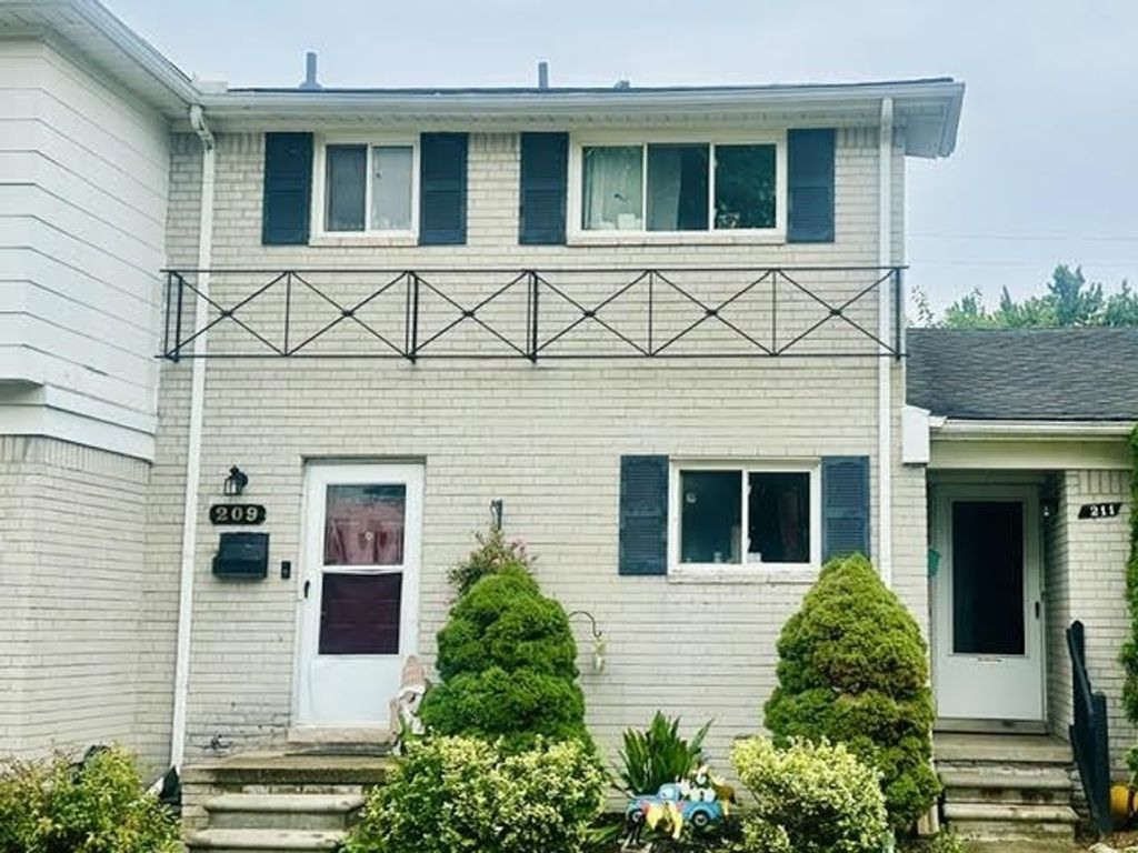 209 N Christine Cir, Mt. Clemens city
