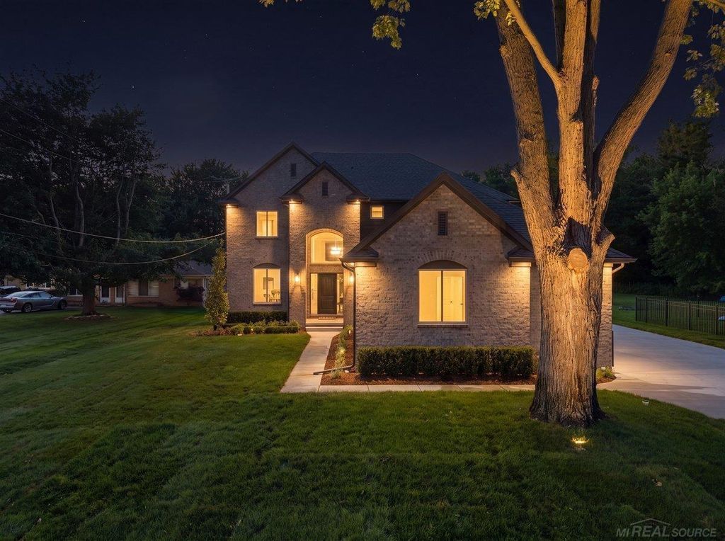 49309 Bayshore Dr, Chesterfield township