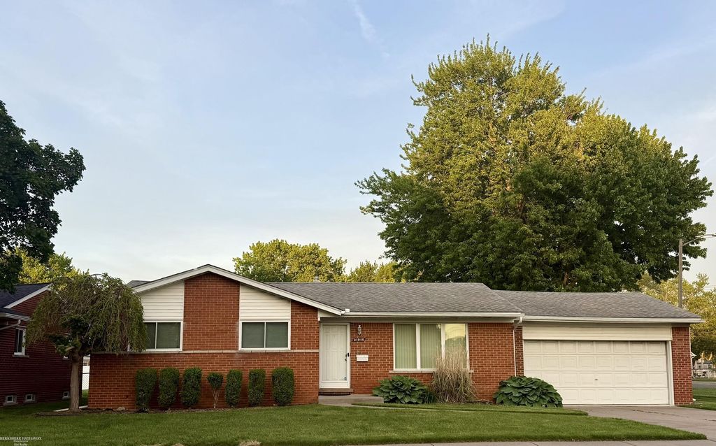 31010 Roan Dr, Warren city