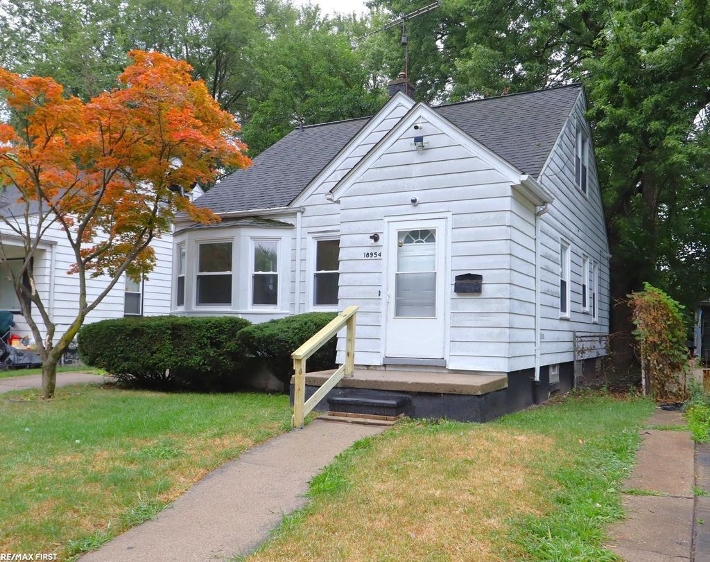 18954 Kingsville St, Harper Woods city
