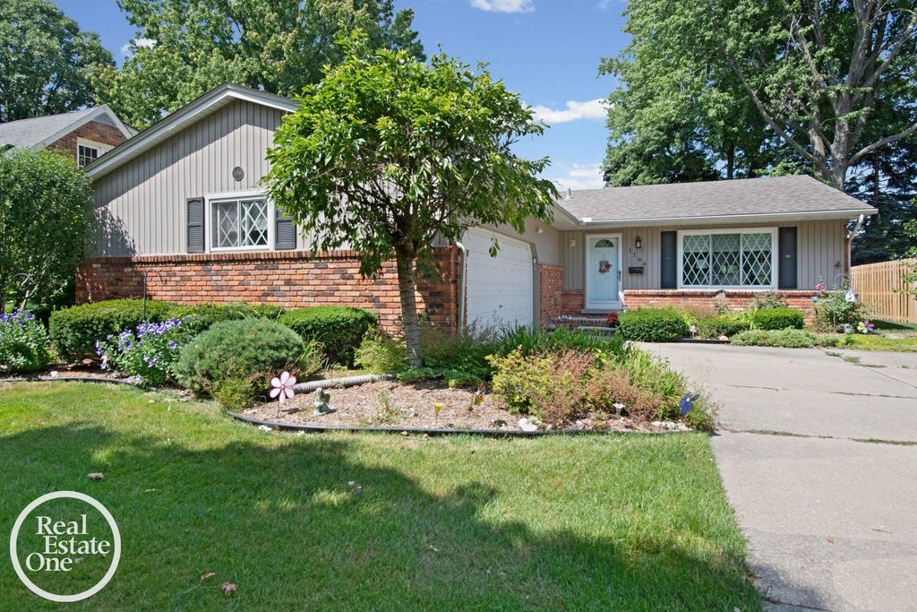 1196 Hawthorne Rd, Grosse Pointe Woods city