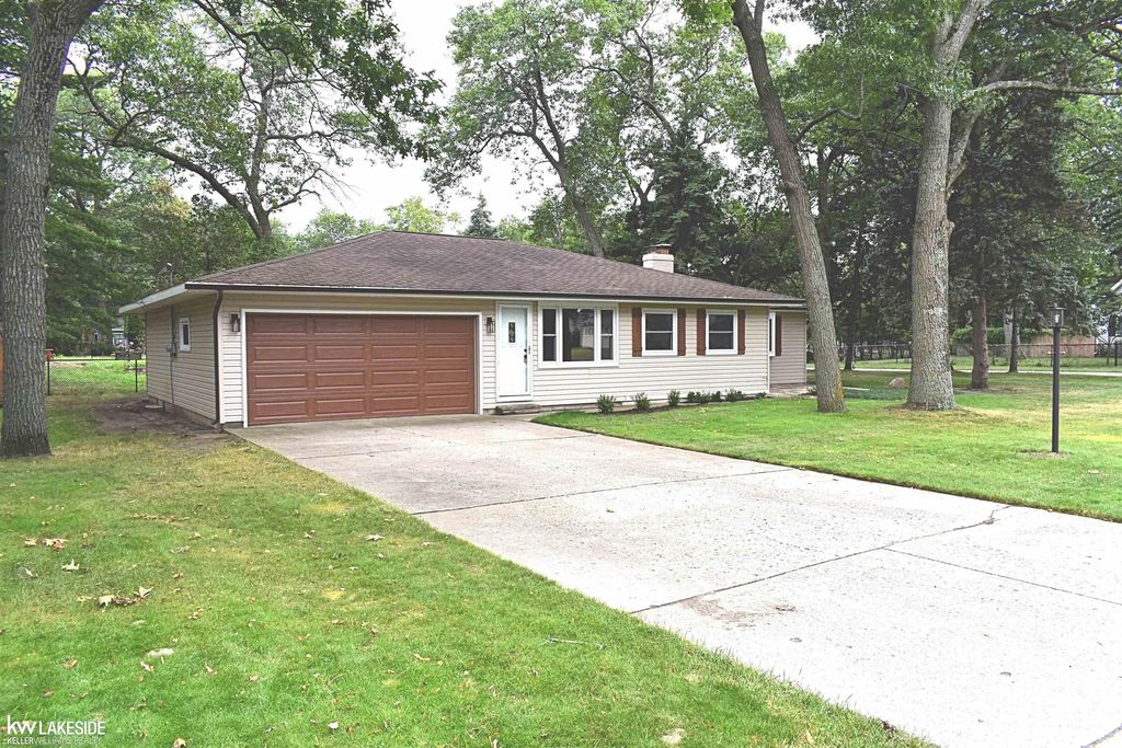 9107 Crescent Beach Rd, Caseville township
