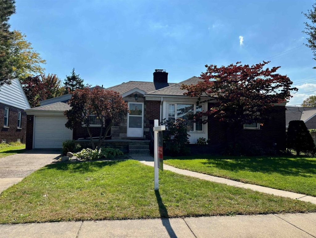 22300 Edmunton St, Saint Clair Shores