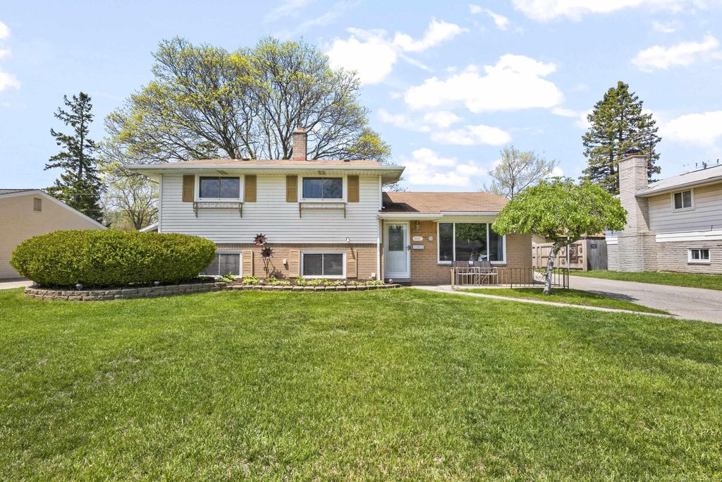 8607 Leslie St, Sterling Heights city