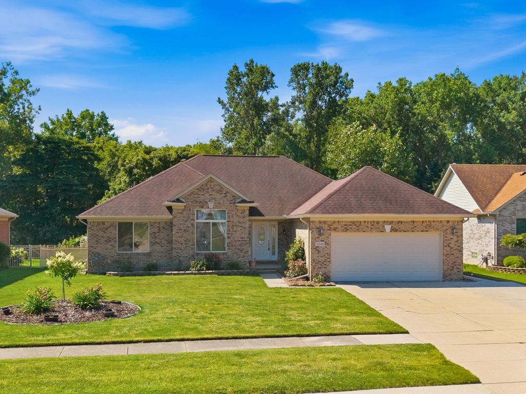31146 Golden Oak Ct, Chesterfield township