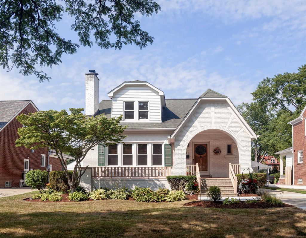 891 Washington Rd, Grosse Pointe city
