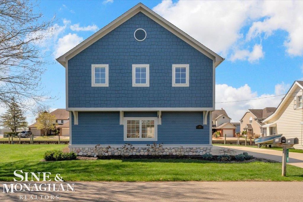 113 Roselawn St, Algonac city