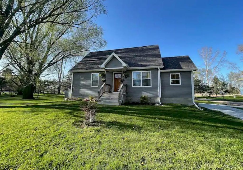 8824 North St, Tuscola township