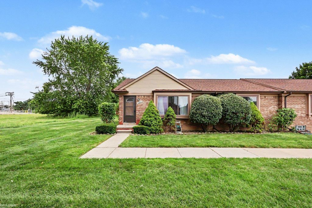 16958 Kingsbrooke Dr, Clinton Township