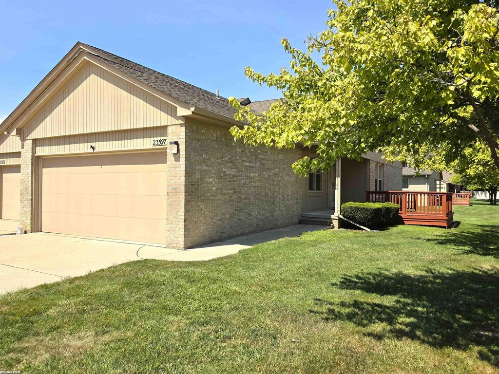 23597 Suttons Bay Dr, Clinton Township
