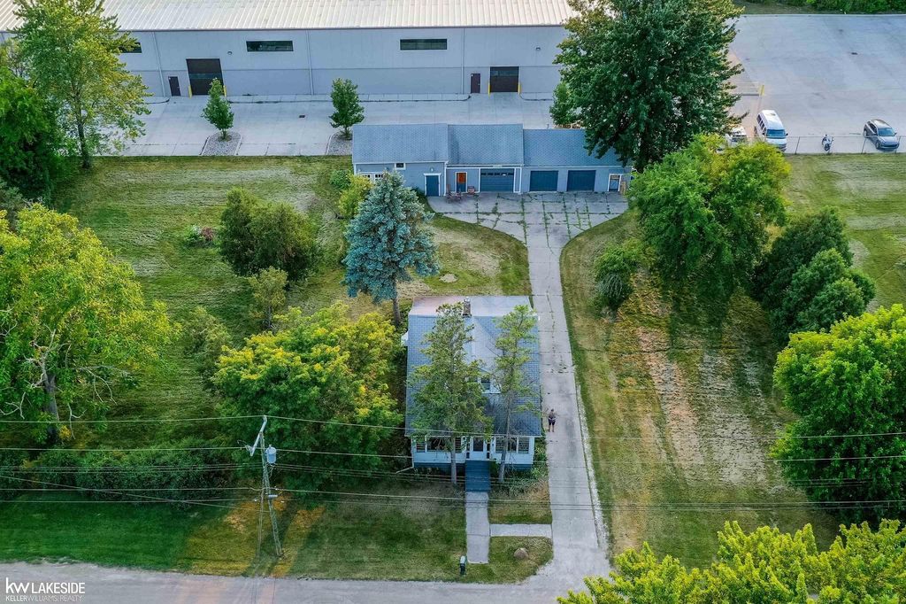 35093 Hengesbach Dr, Clinton charter township
