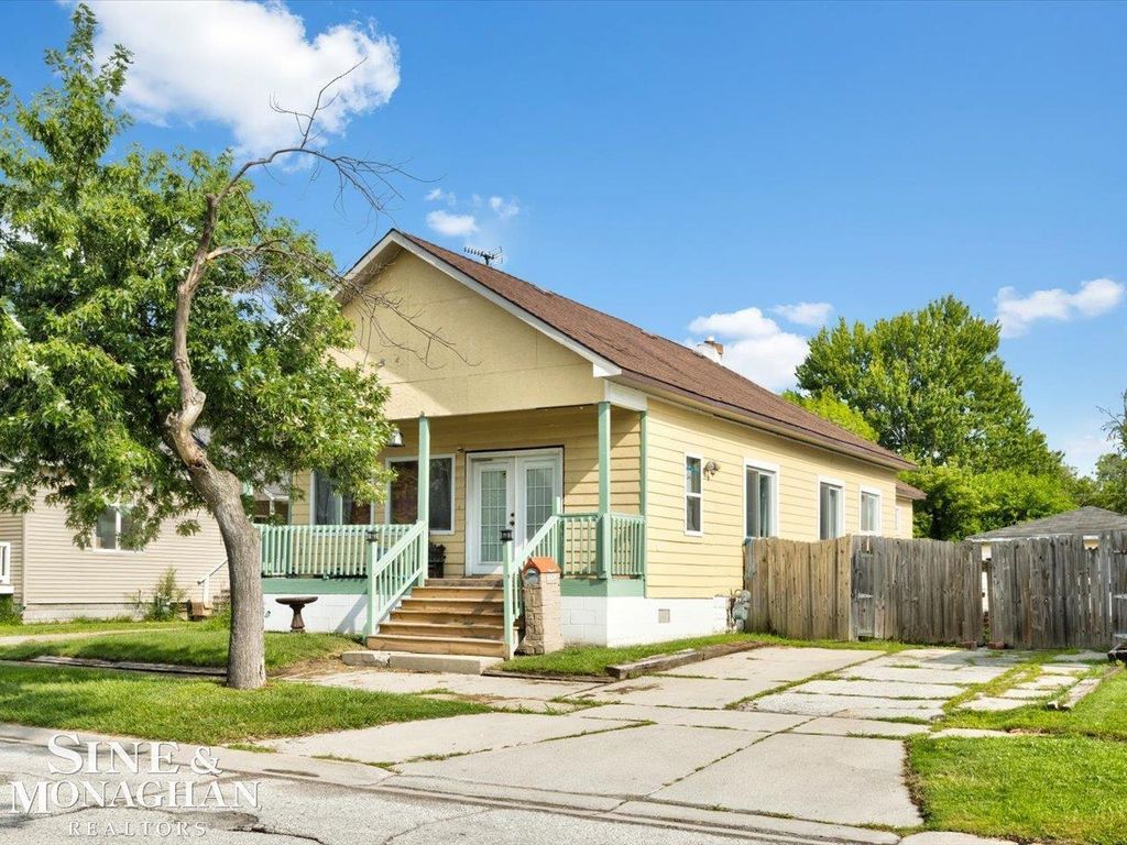 1219 White St St, Port Huron city