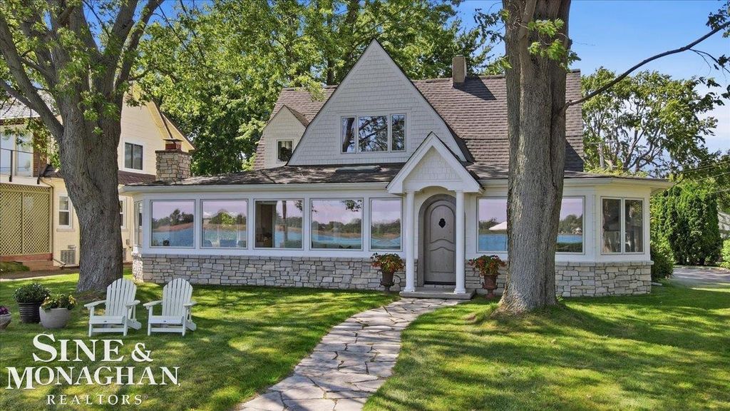 206 Edgewater Ave, Algonac city