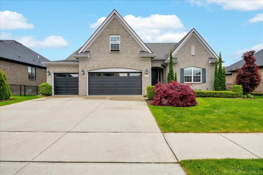 21972 E Majestic Dr, Macomb township