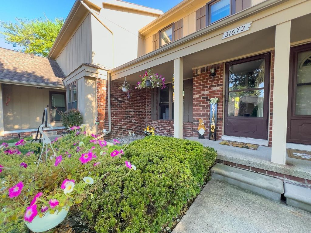31672 Bear Creek Blvd, Warren