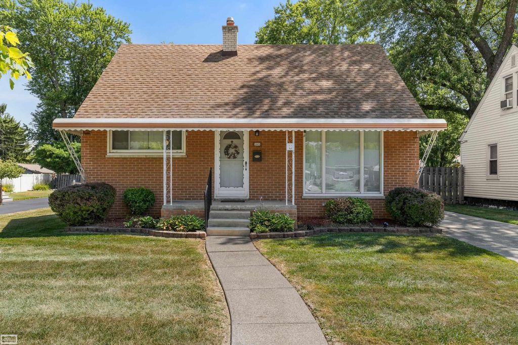 345 Gargantua Ave, Clawson