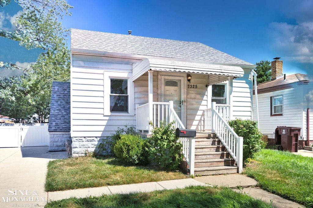 7325 Mckinley St, Center Line