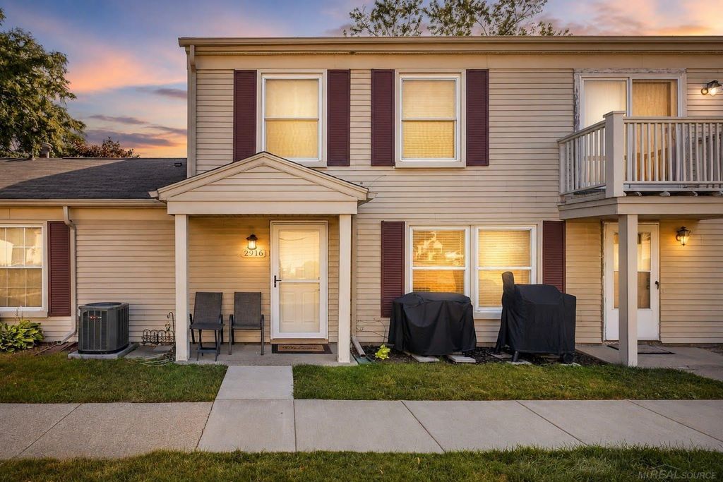 2916 Meadowbrook Ct, Lake Orion