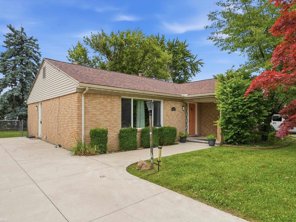 15861 Coral Ave, Clinton charter township
