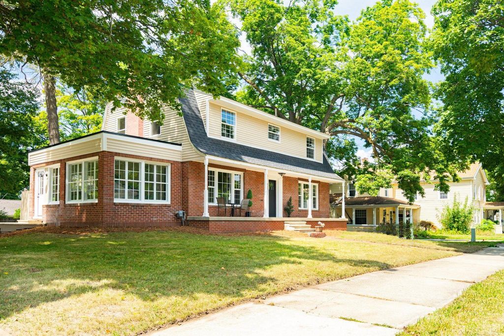 411 N Main St, Lapeer city