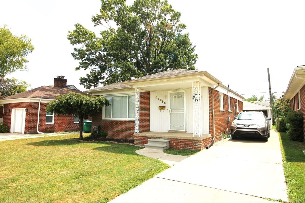 18098 Oak Ave, Eastpointe